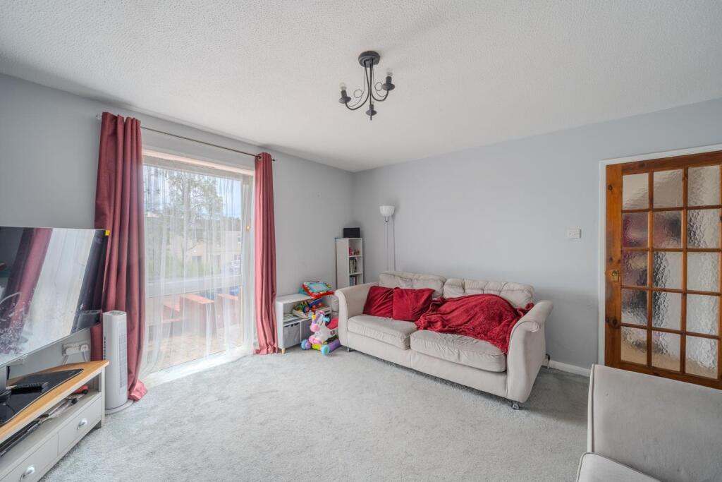 14 Neath Court-8.jpg