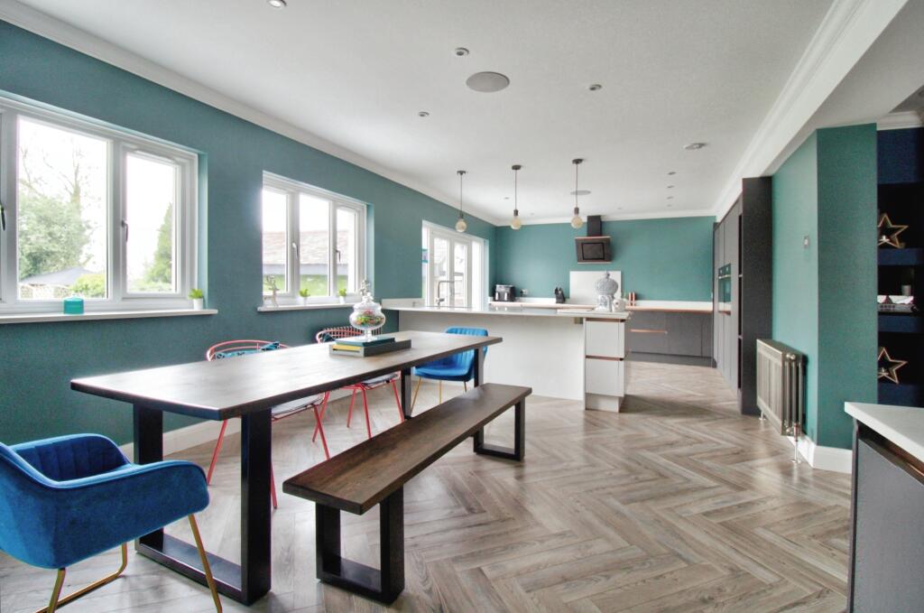 Kitchen/dining space