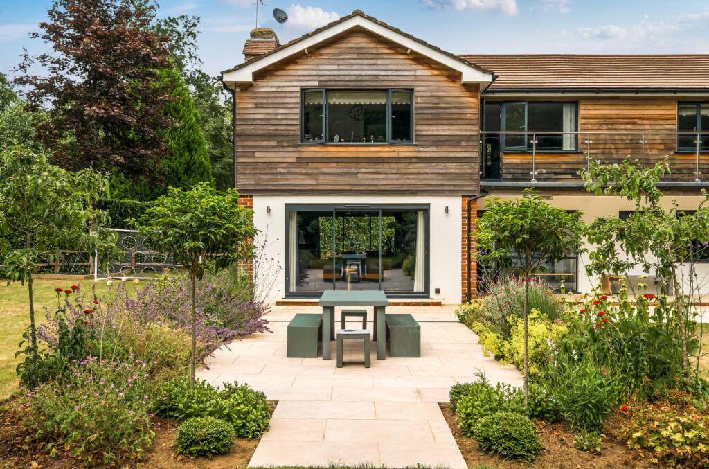 1310935-4-685c444...