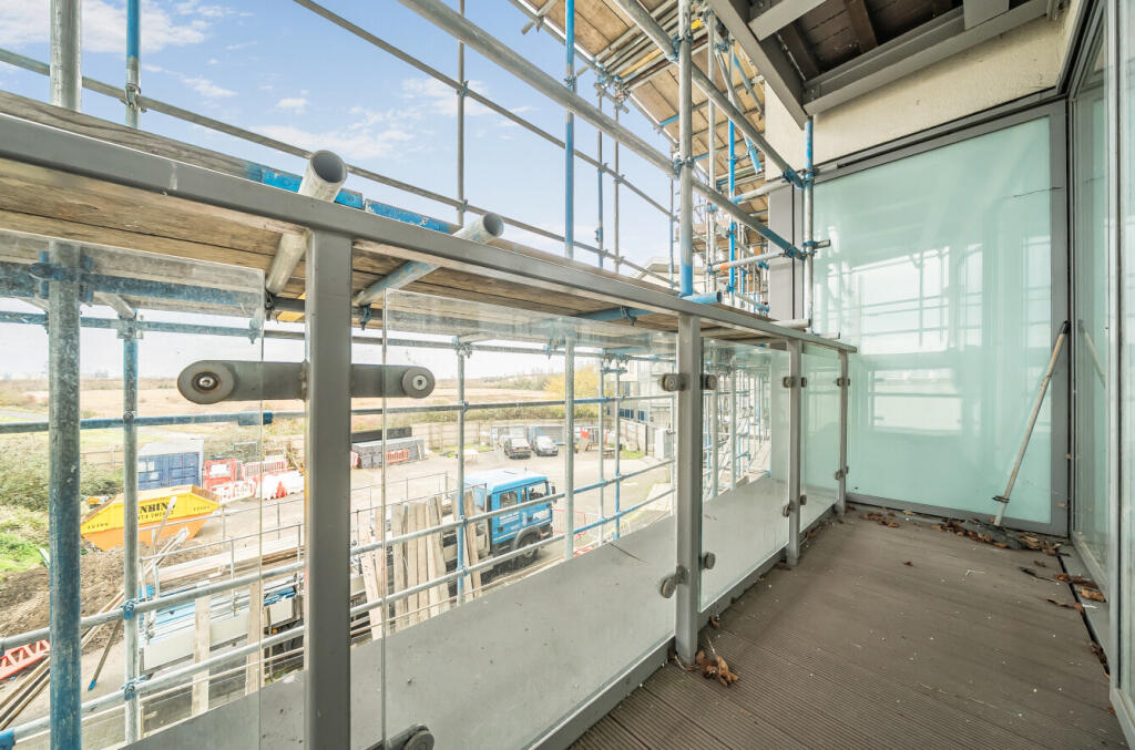 1387381-19-693823...