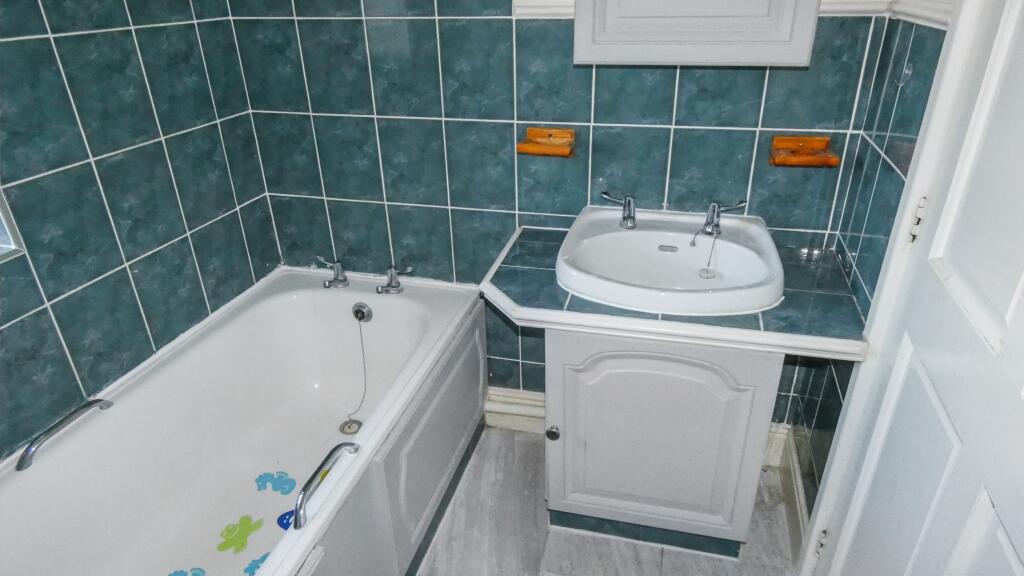 58 York Road, North Hull Estate, Hull, East Yorkshire, HU6 9RA