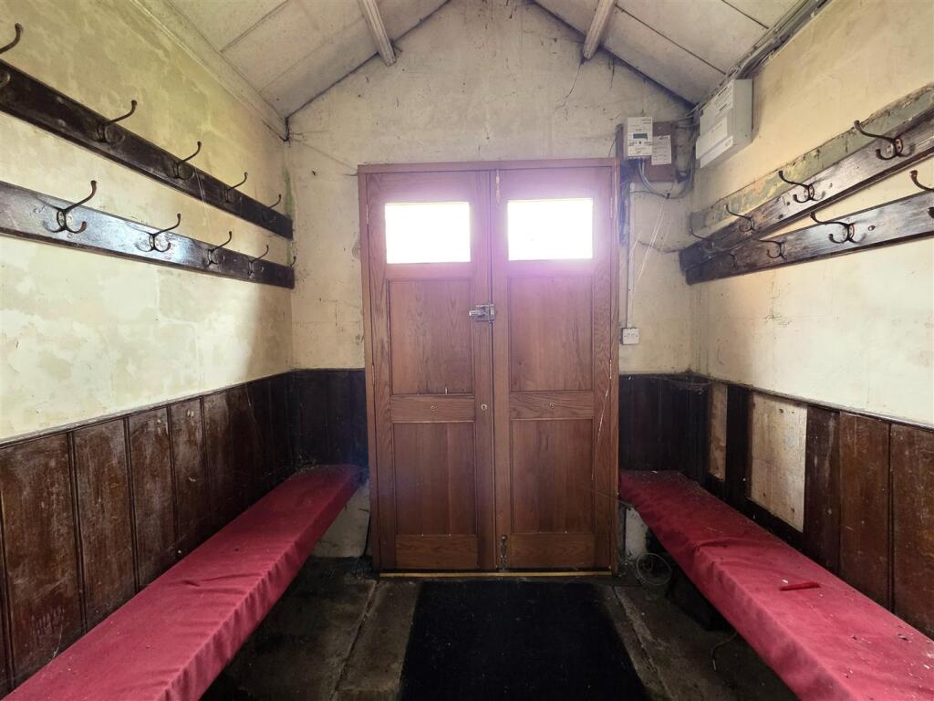 Bradenstoke - Entrance.jpg