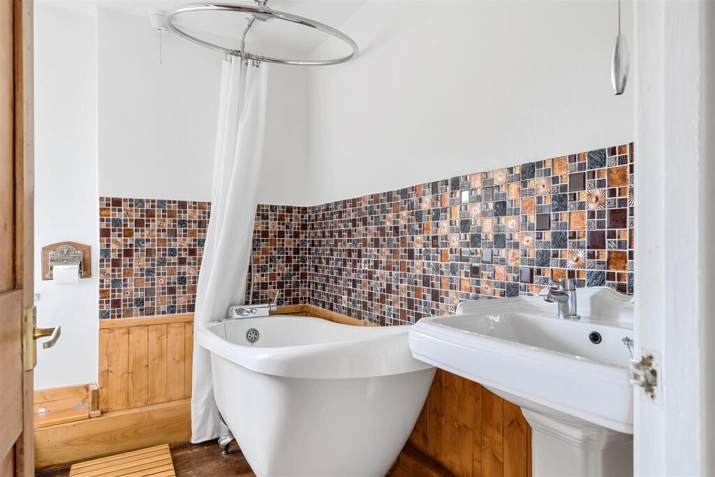 Family Bathroom II.jpg