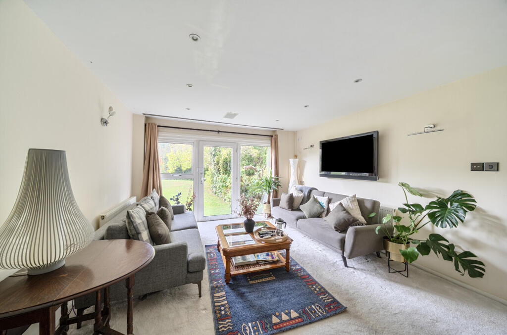 1360132-6-68dd559...