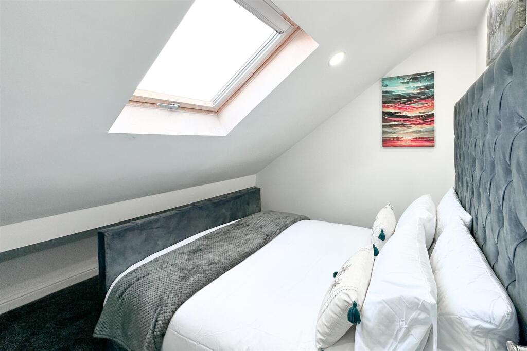 Staycasa Accommodation Manchester Carrill  2024AUG