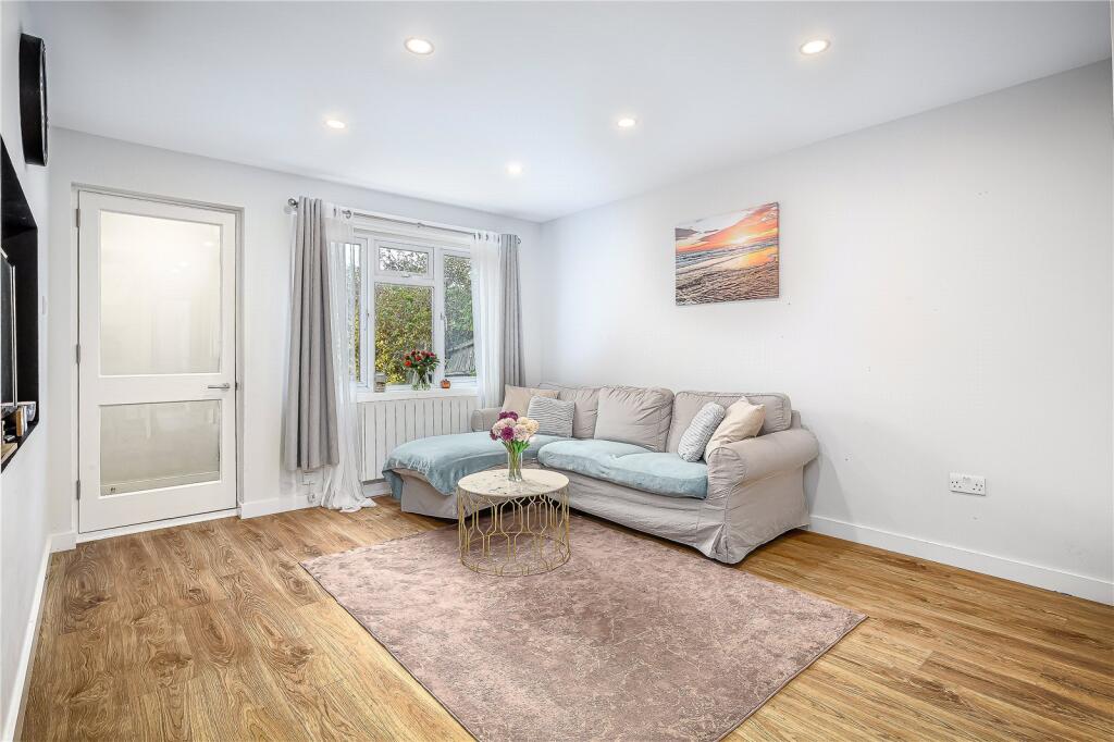 Harvester Close, Isleworth, London, TW7