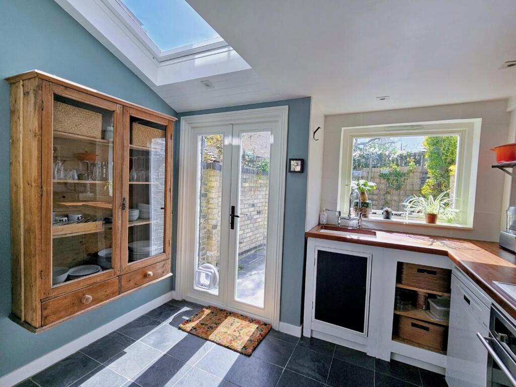 6.Kitchen.jpg