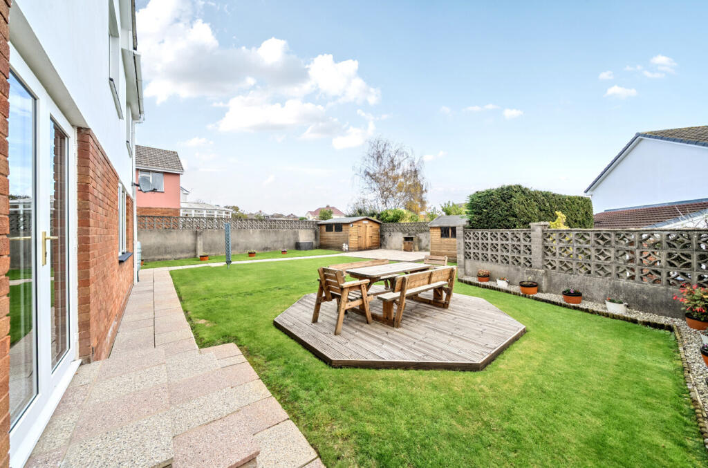 1372489-4-68f8d84...