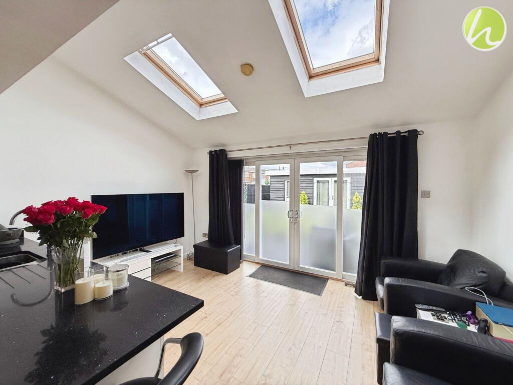 Kitchen/ Dining Room
