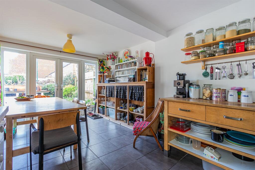 Romilly Crescent 31-6.jpg