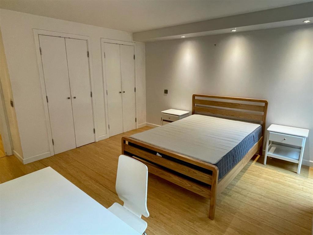bed 2.jpg