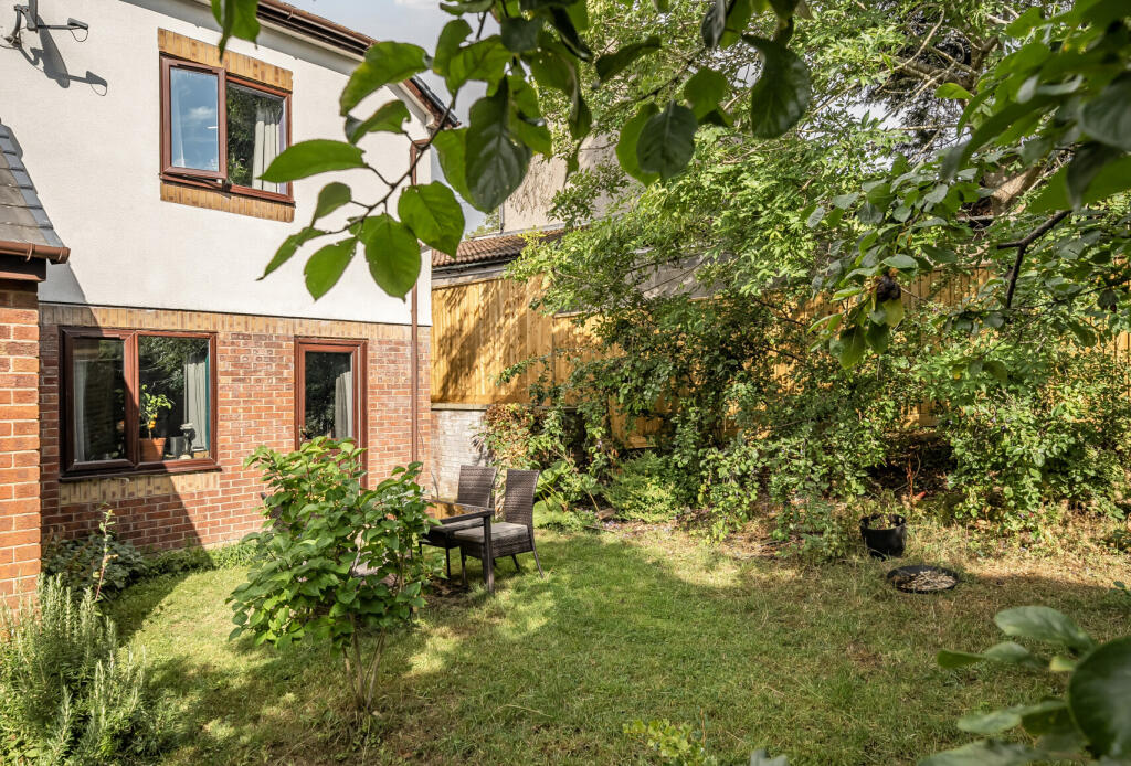 1333210-4-688ba9d...