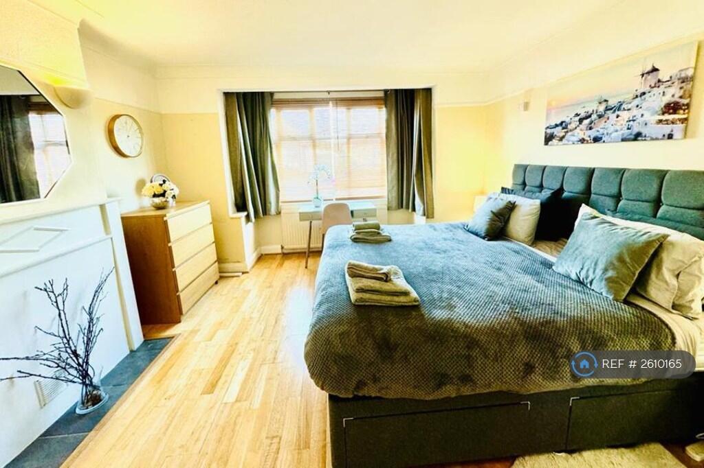 Bedroom 1 With Super King-Size Bed And Desk