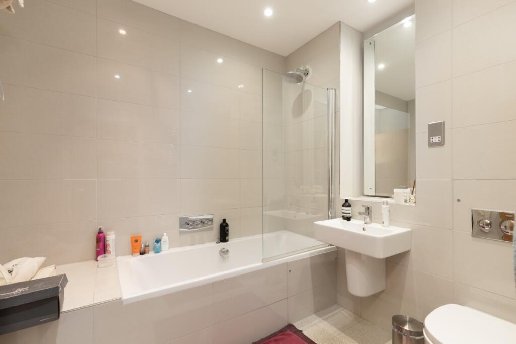 Boss House, 2 Bos...