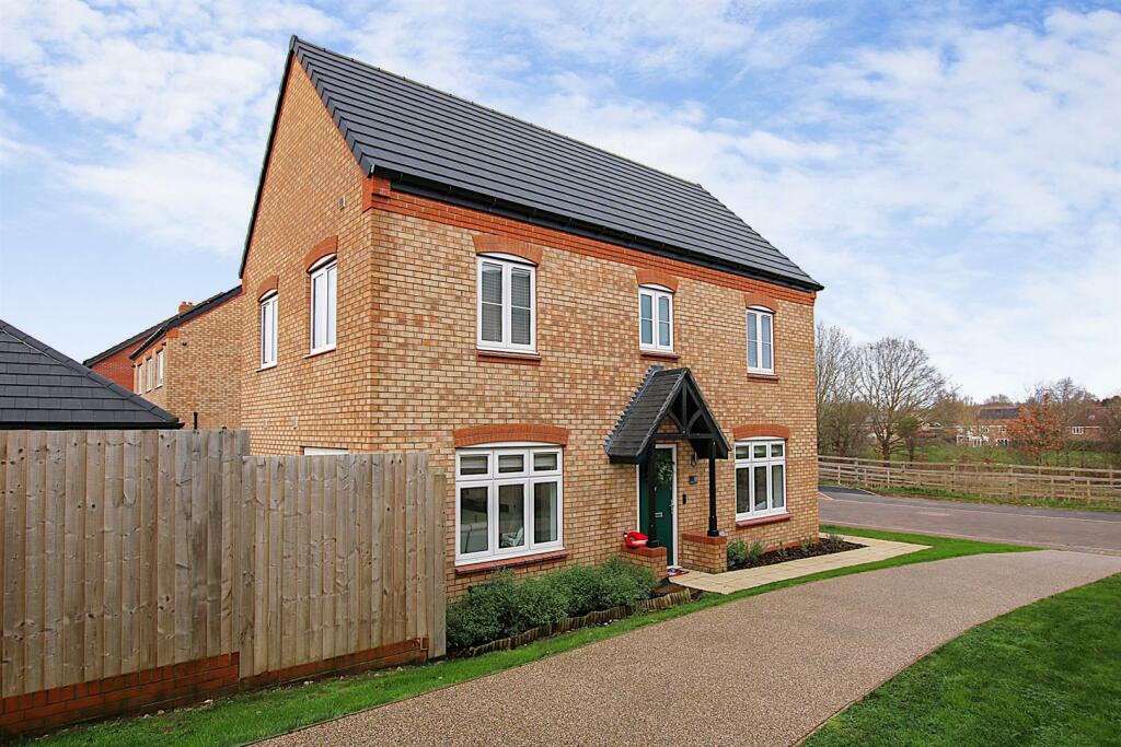 Ramfield Crescent Front2_1.jpg
