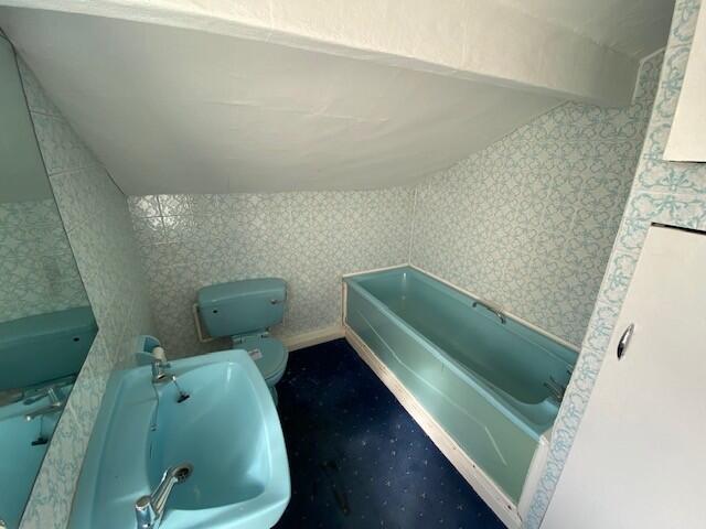 BATHROOM T202510021312.jpg