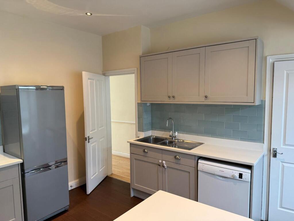 Kitchen 1.jpg