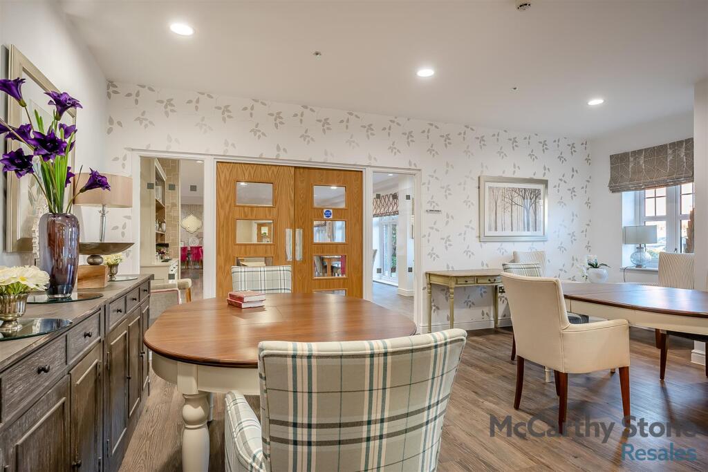 8633915-interior04.jpg