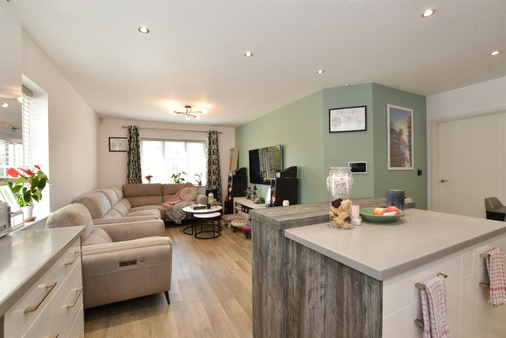 Lounge/Kitchen/ Dining Room