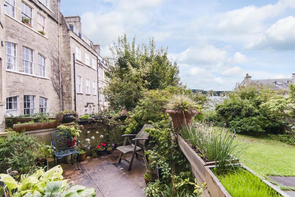 Garden Apartment, 18a Portland Place, Bath, BA1 2R