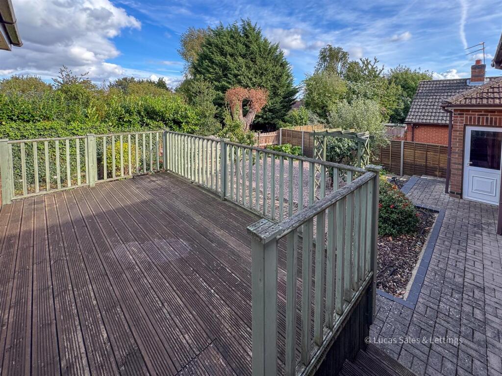 3 Larch Rd Kettering-11.jpg