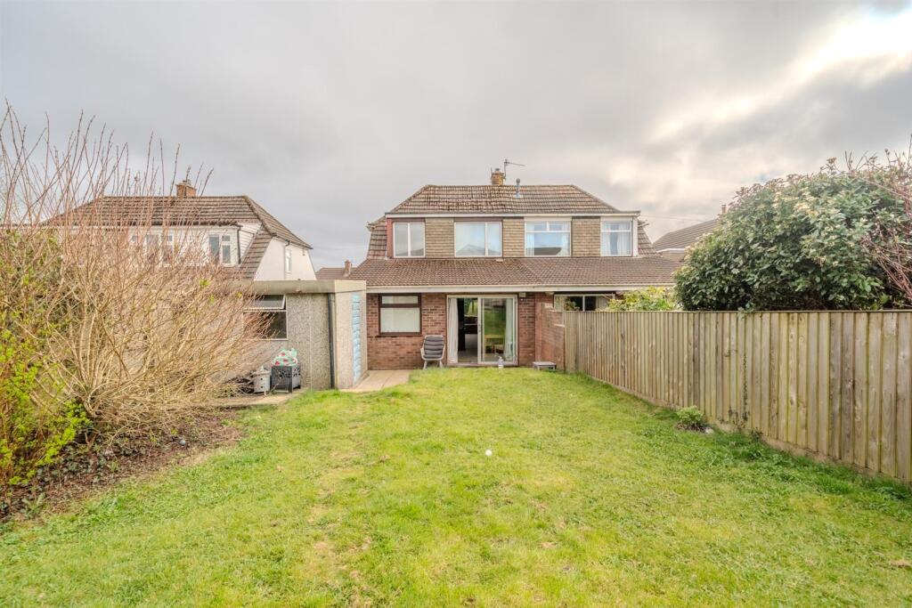 12 Trostrey Close-6.jpg