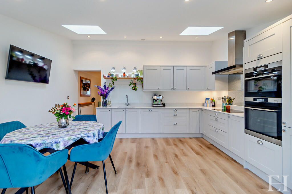 8628060-interior1...