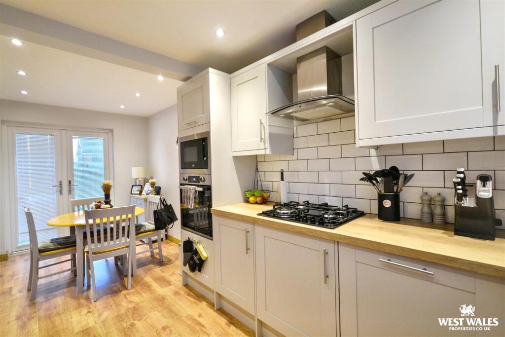 Kitchen / dining area