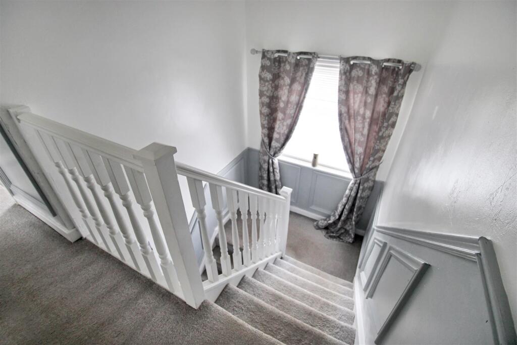 FIRST FLOOR LANDING