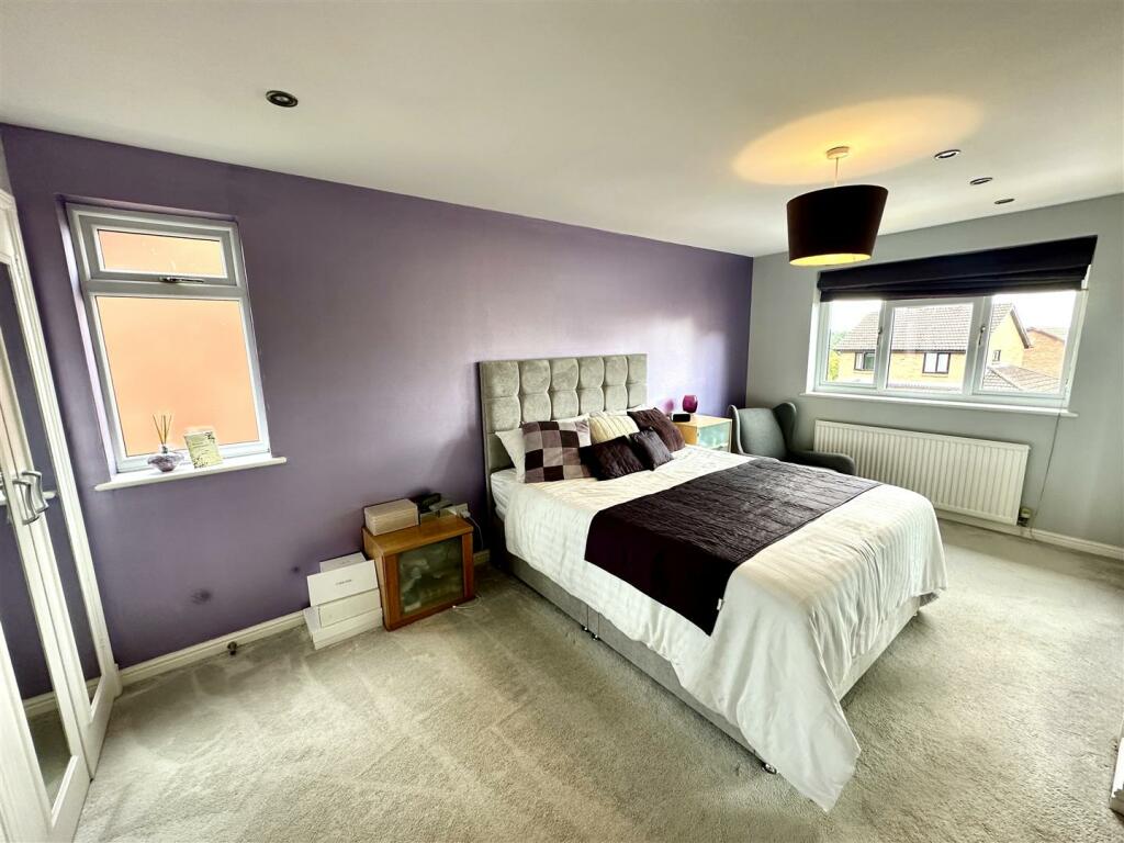 PRINCIPAL BEDROOM