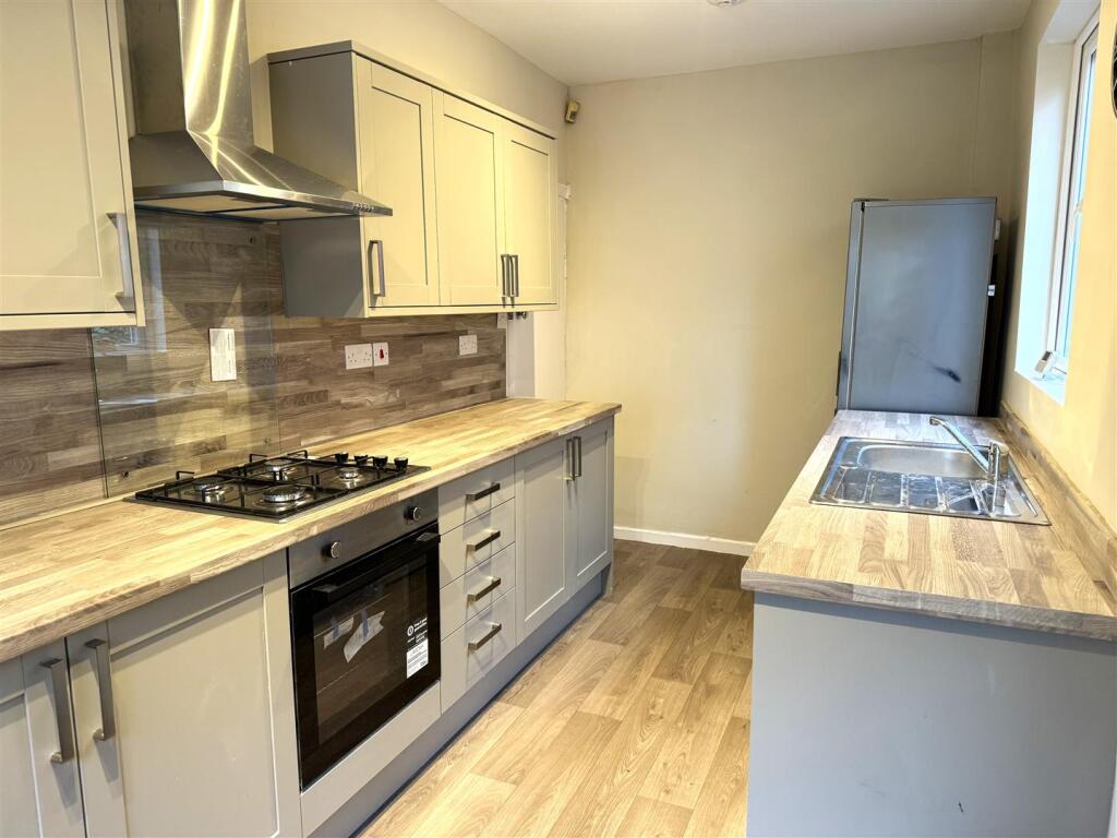 Kitchen 1 .jpg