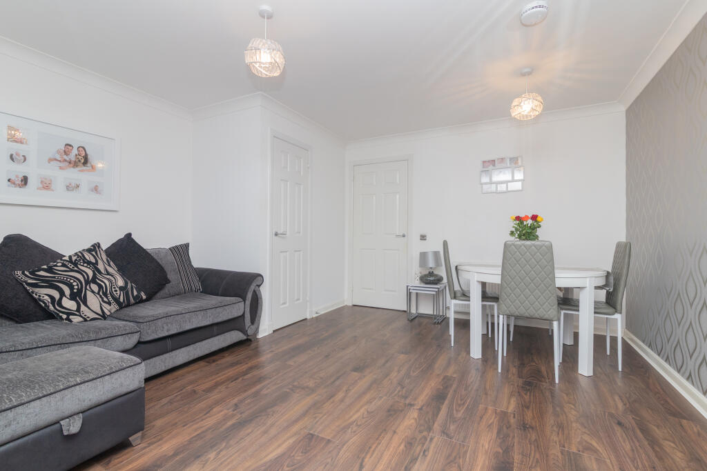 109 ivy gardens Paisley PA1 2BT L-19