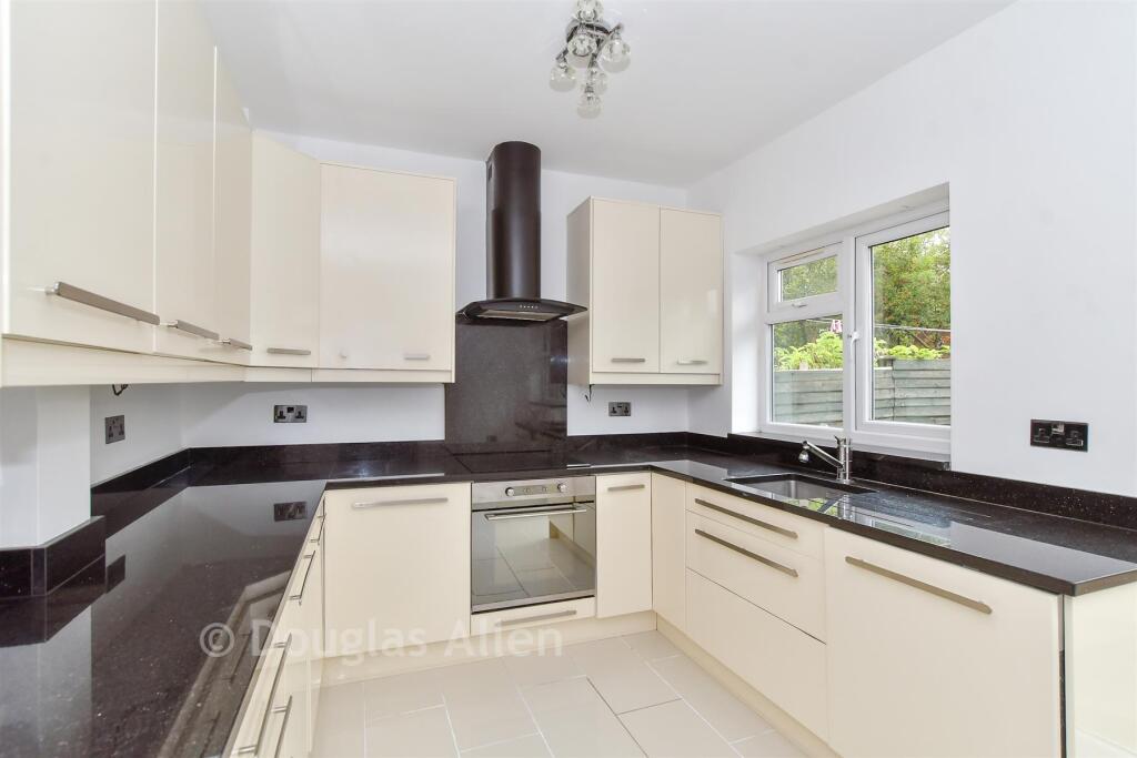 Kitchen/Breakfast Area