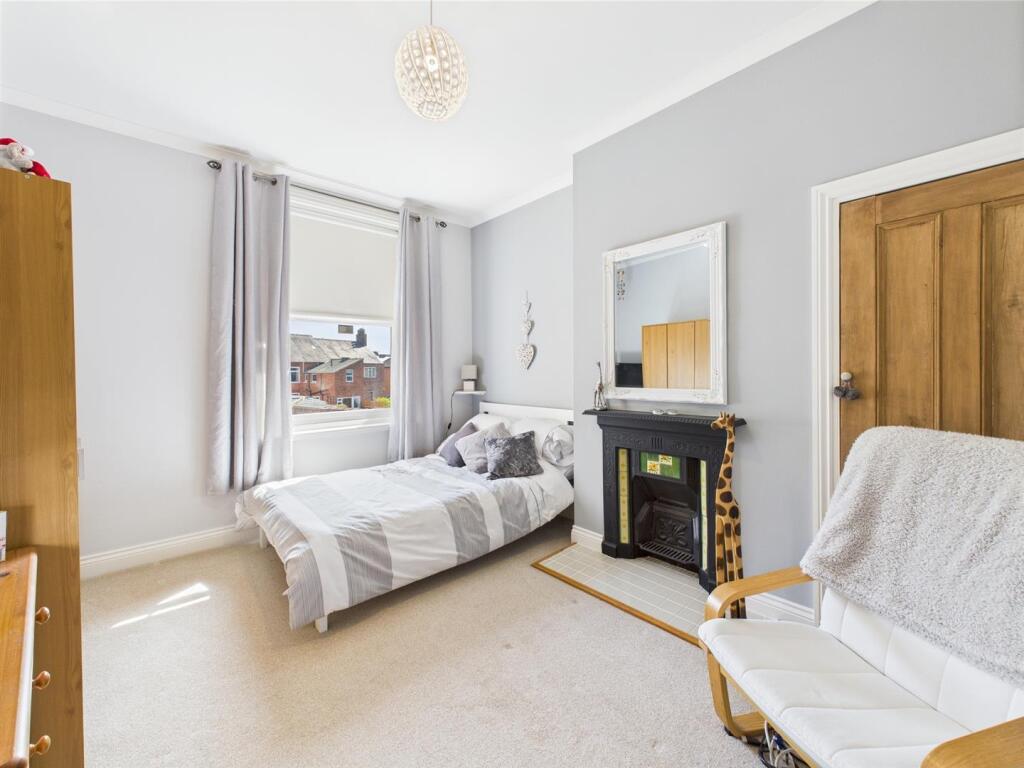Bedroom: