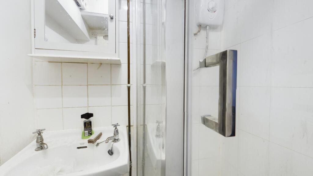 CAM01740G0-PR0330-PAN005