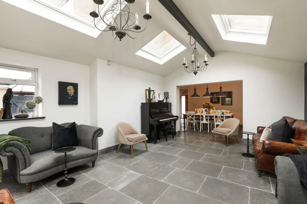 960367-sketch_Ph18_4297023.jpg