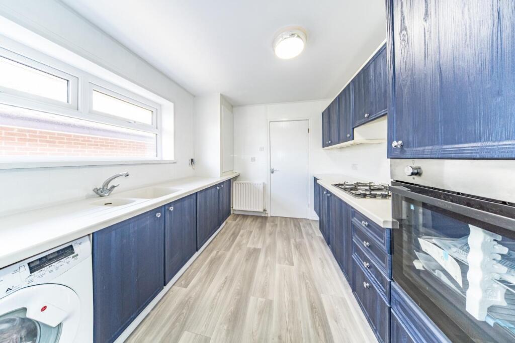 12 Tern Way kitchen.jpg