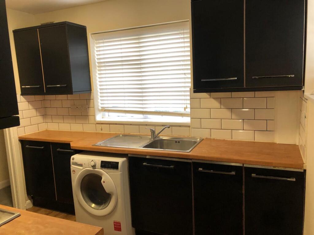 Kitchen 1.JPG