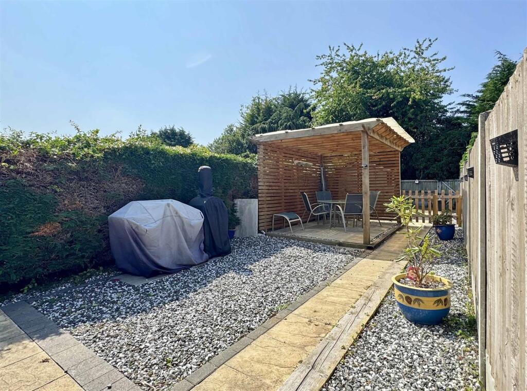 Rear Garden b.jpg