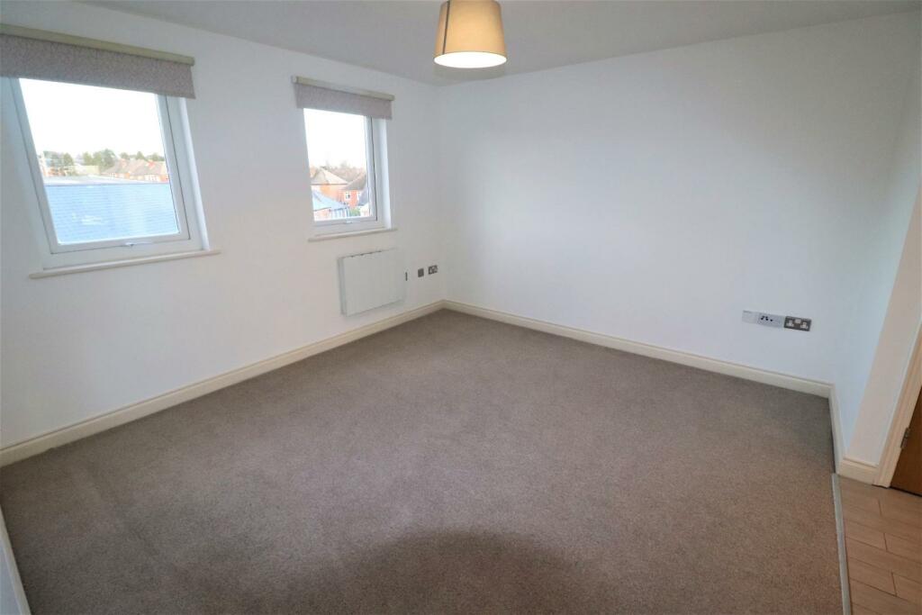 02 - Living Room.JPG