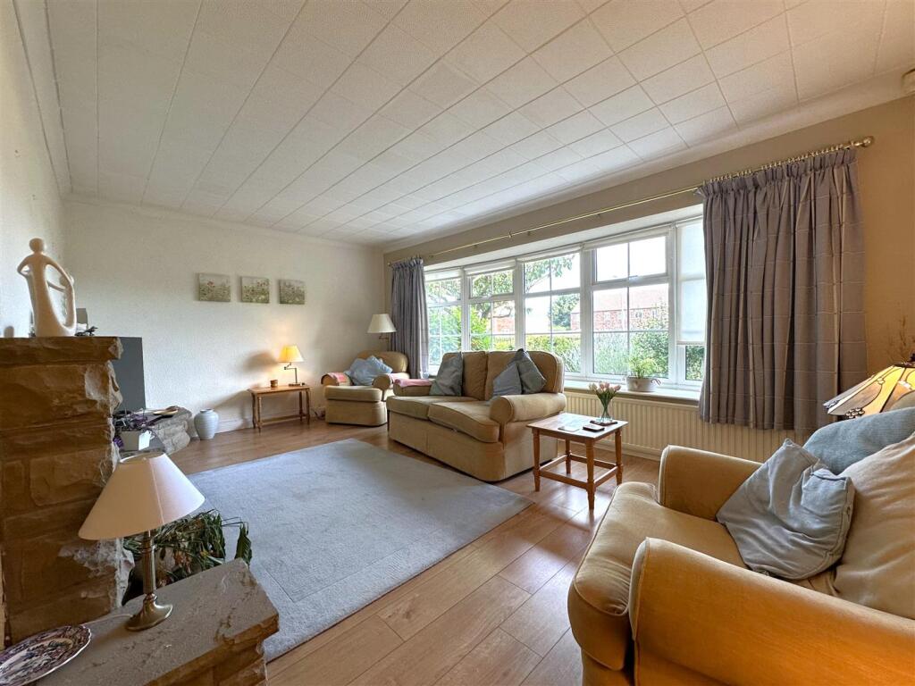 Generous Living Room 783