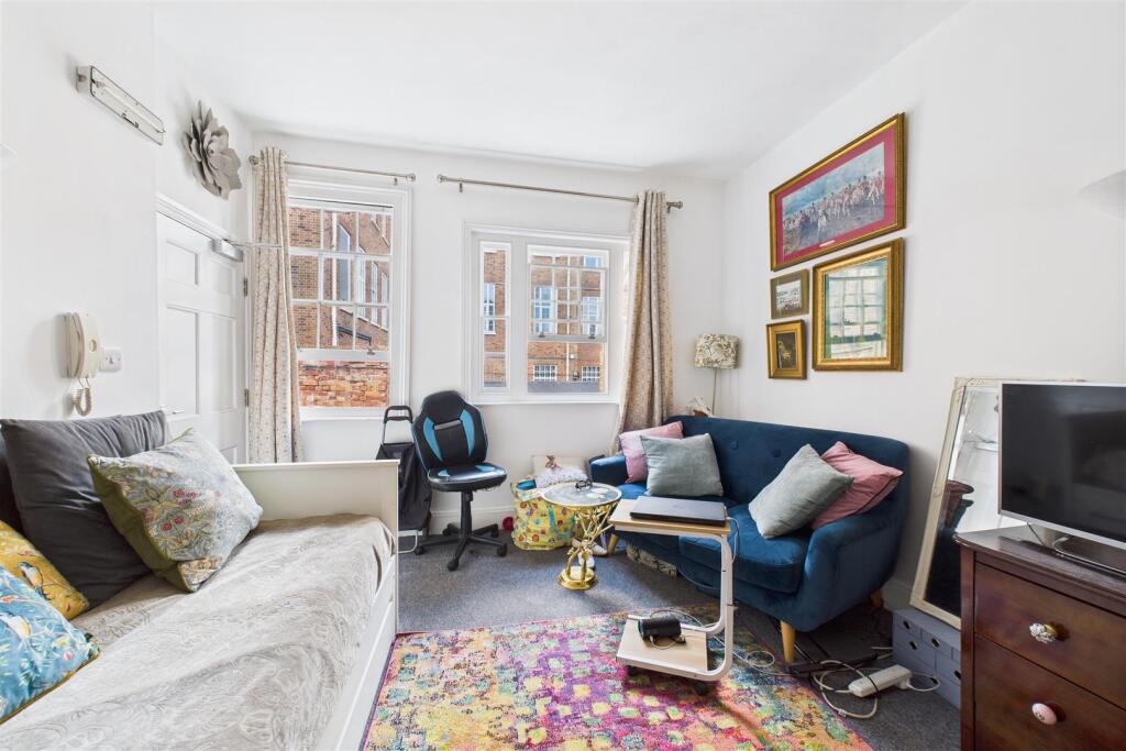 Flat 1, 2A Bull Lane, Westgate Street, Gloucester 