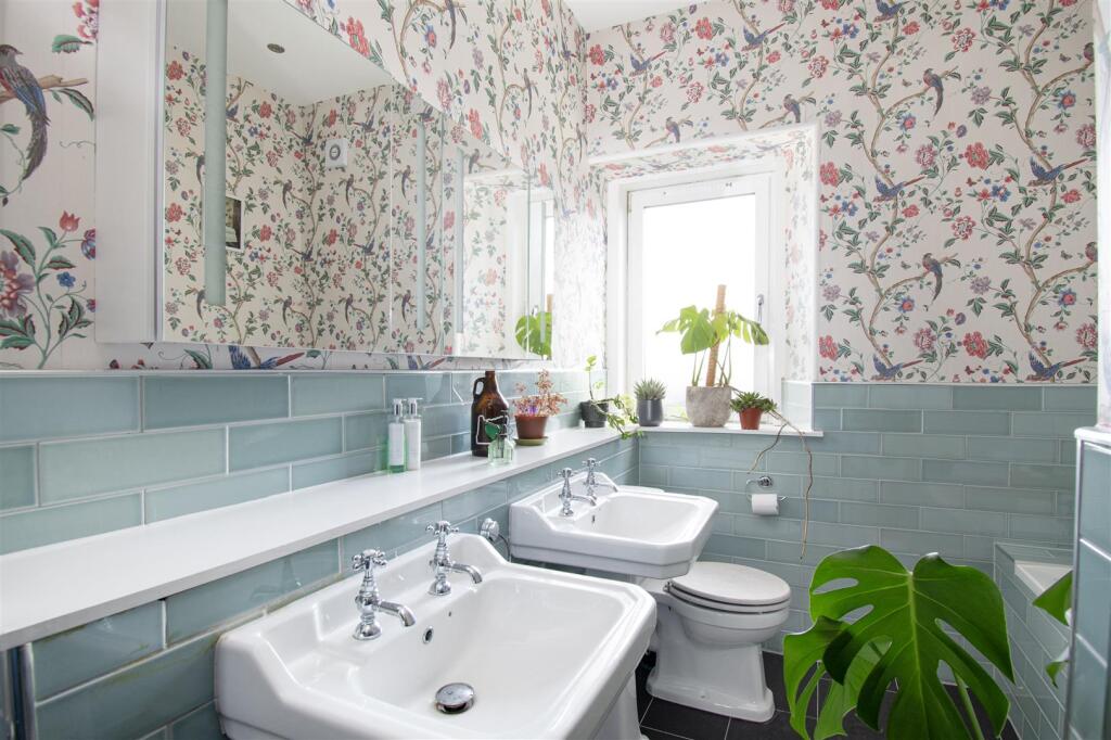 bathroom (3).jpg