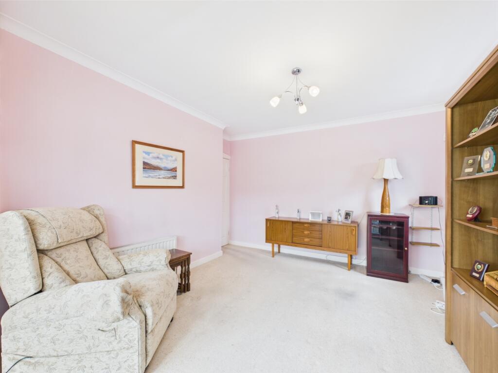 CAM02386G0-PR0131-STILL008