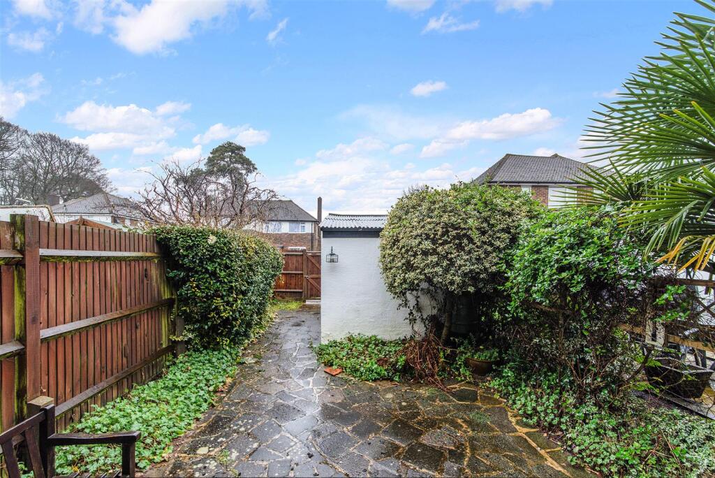 COURTLANDS CRESENT,37- (17).jpg