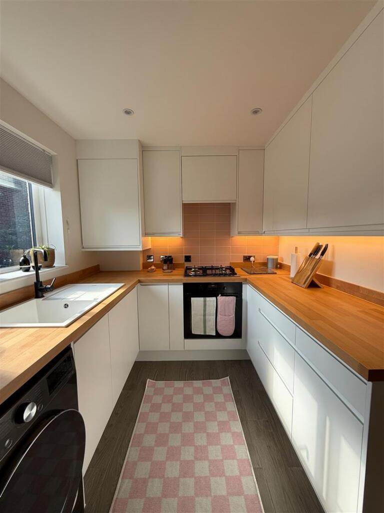 Winchester Court, E17