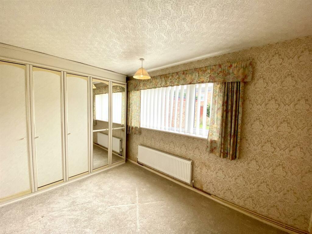 BEDROOM 2