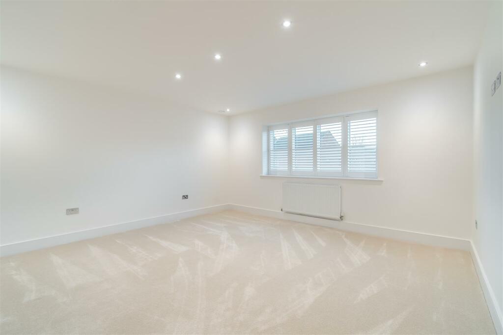 8584620-interior24.jpg