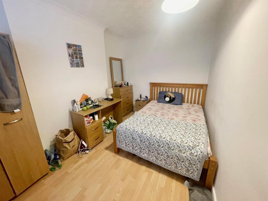 Bedroom 5.jpg