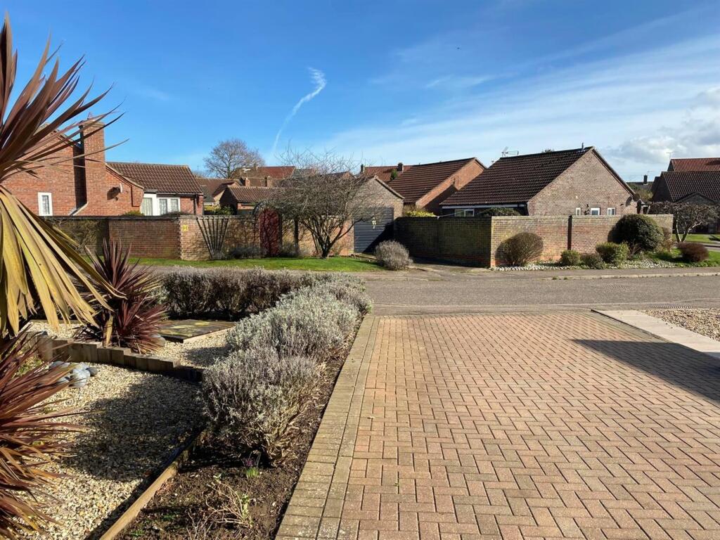 Driveway onto Hawthorn Rise.jpg